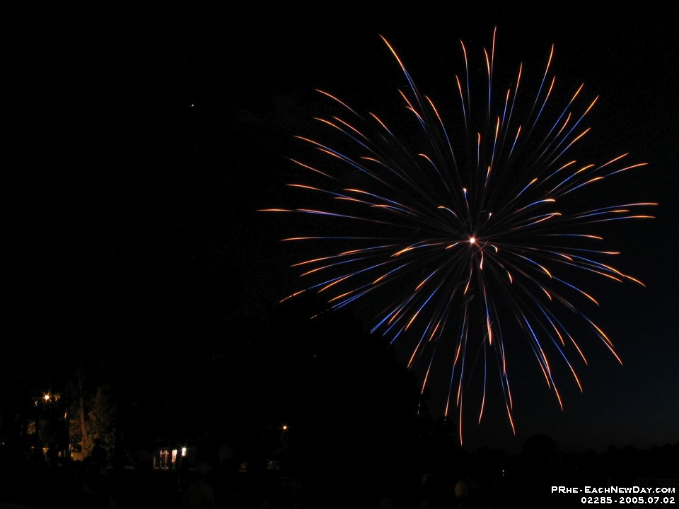 02285 - Canada Day fireworks at Bobcaygeon Beach, Jupiter
